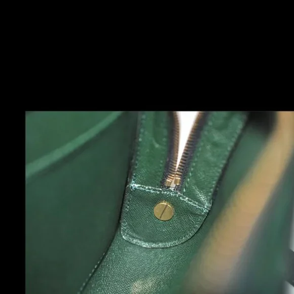 AUTHENTIC LOUIS VUITTON TAIGA BAIKAL GREEN LEATHER CLUTCH BAG - Picture 12 of 12